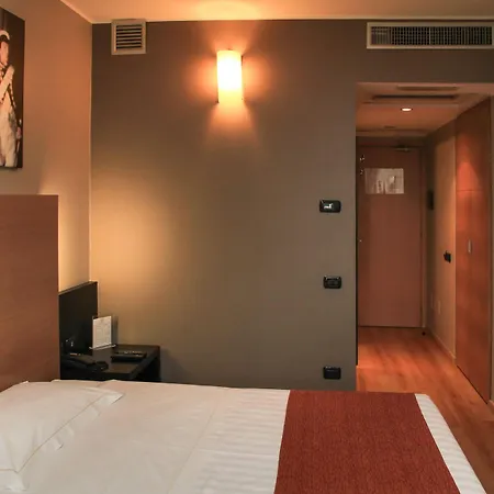 Hotel Milano Cologno 4*